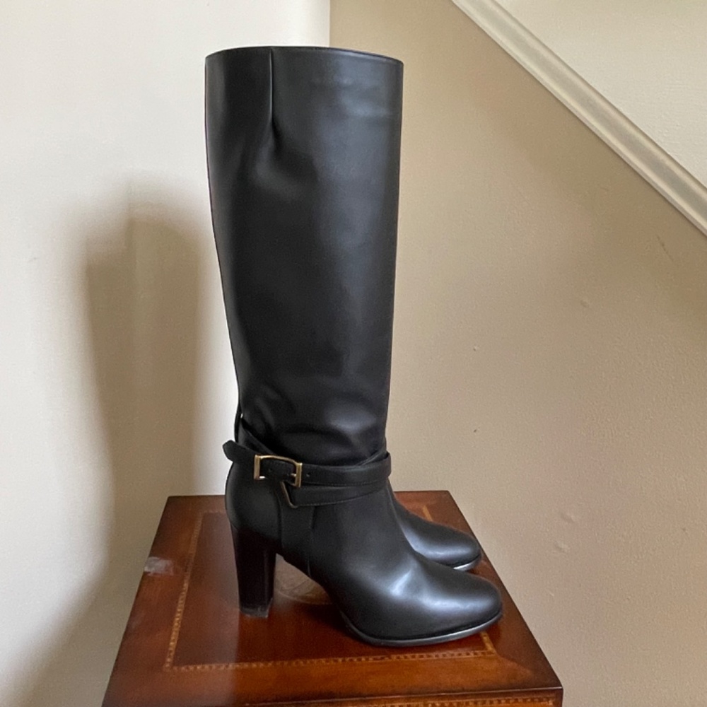 Luxury Designer Burberry Tall Black Zip -up Leather Boots - Picture 13 of 16